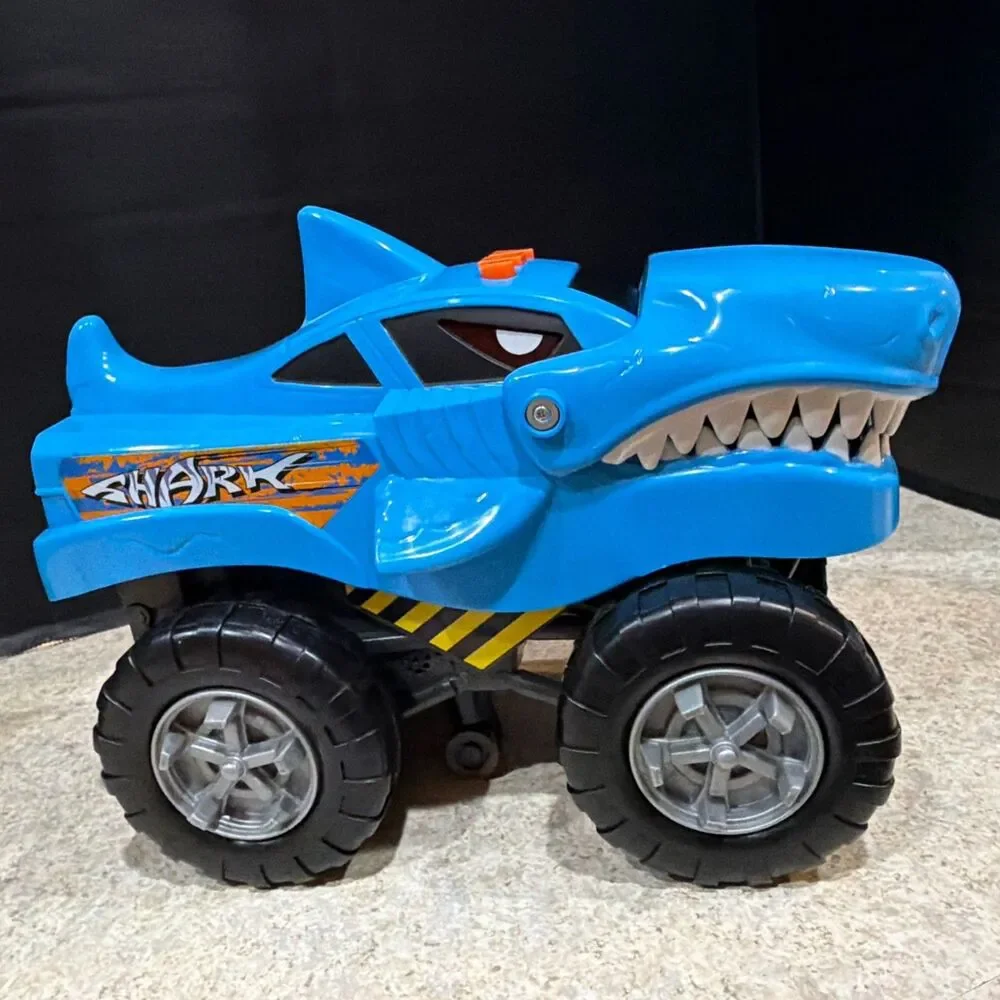 chapmei motorshop shark monster truck-truck and mouth moves-lights & sounds too!